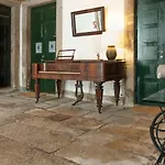 아파트 Manor House