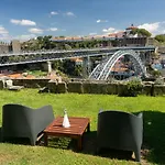 Manor House 아파트