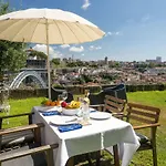 Manor House דירה *