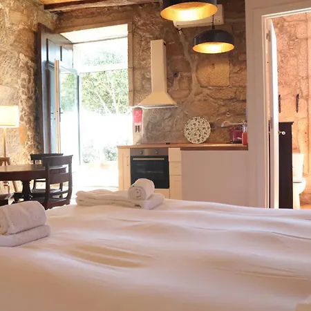 Manor House Apartment *