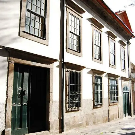 Manor House Apartment *