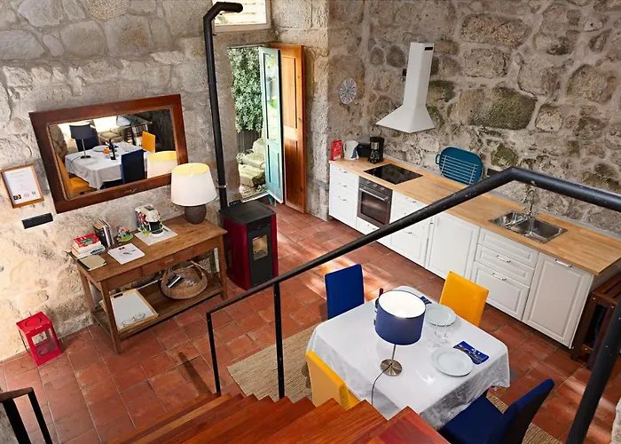 Manor House Apartment *